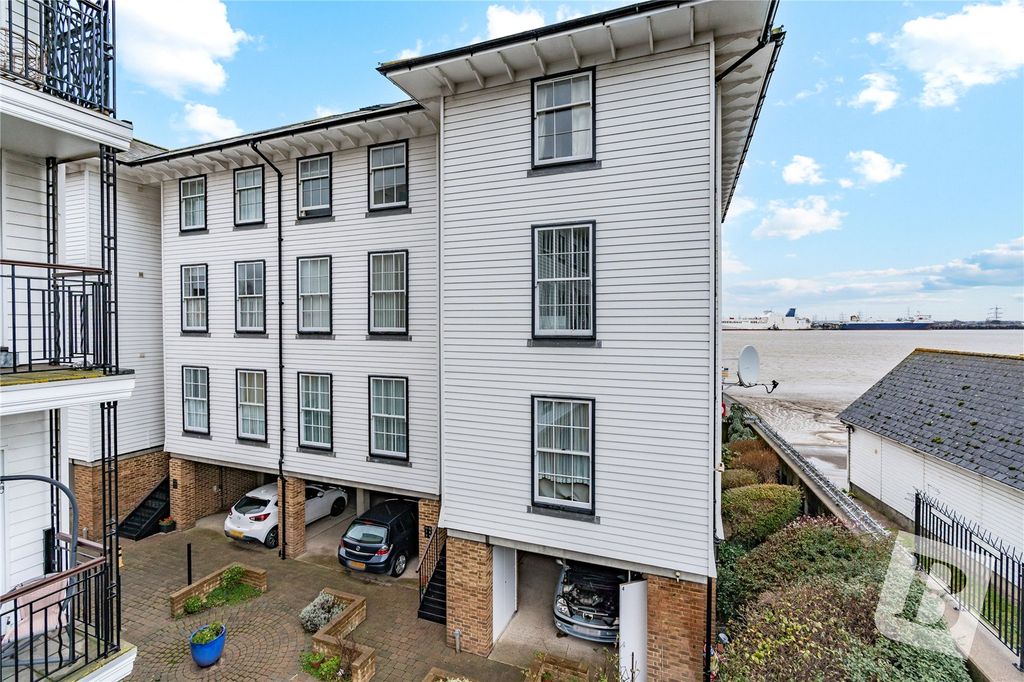 Property photo 1 of 20 Exterior