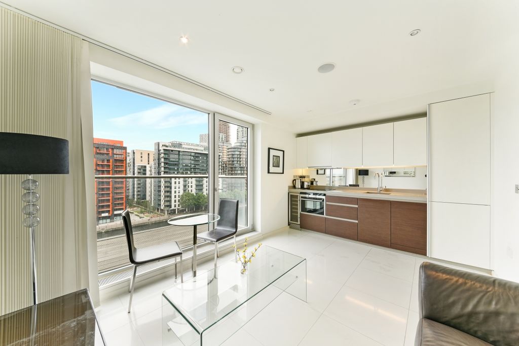 Property photo 3 of 6 Kitchen