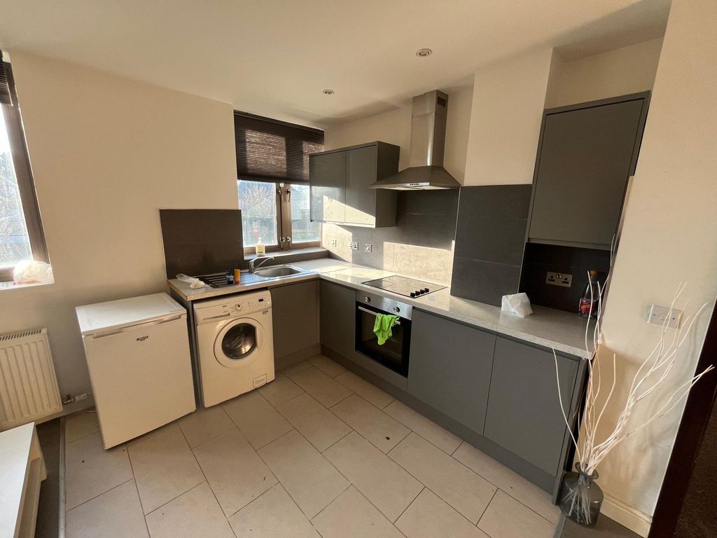 Property photo 3 of 5 Kitchen