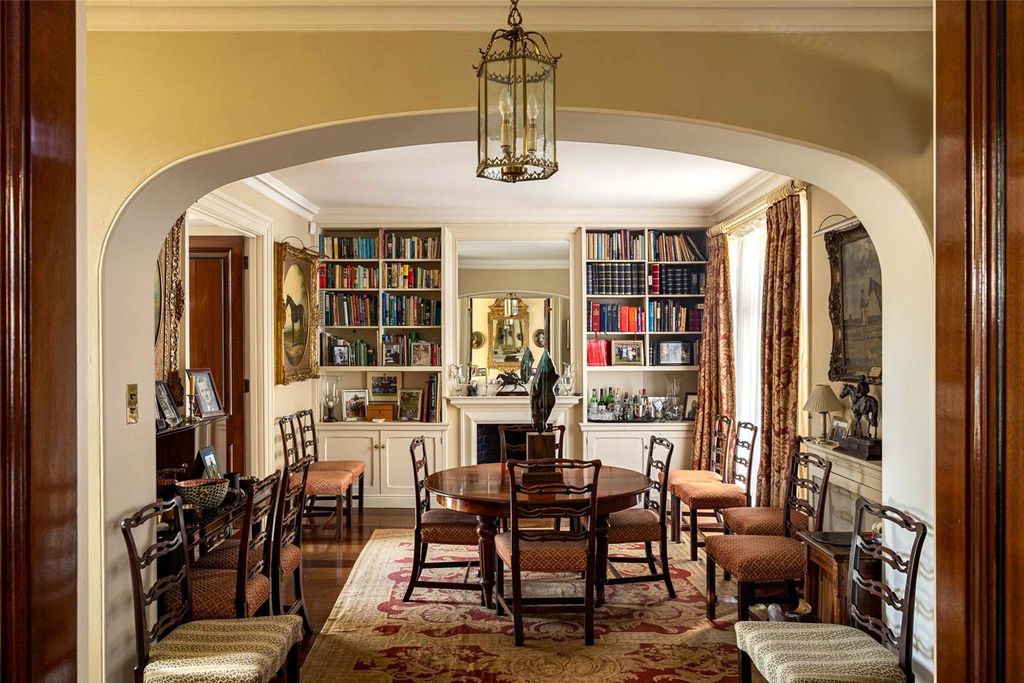 Property photo 3 of 11 Dining Room