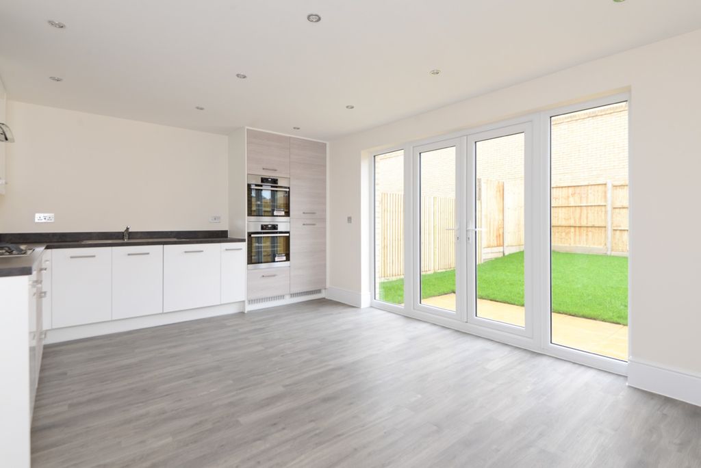 Property photo 3 of 11 1031974