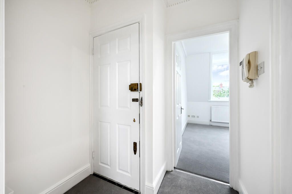 Property photo 2 of 16 Hallway