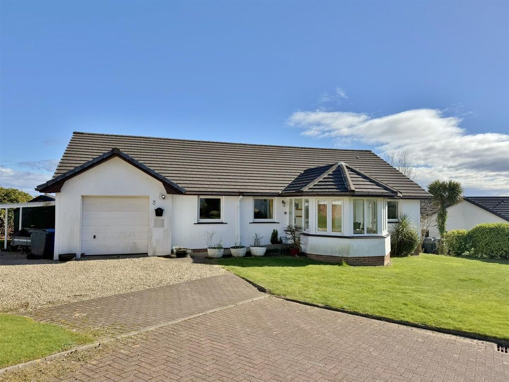 Property photo 2 of 53 3 Kinneil Park Front