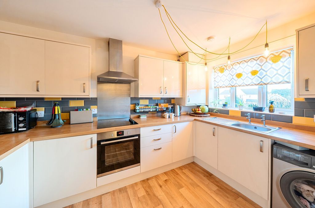 Property photo 3 of 13 1396695-16-696A16...