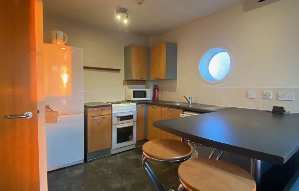 Property photo 3 of 8 Kitchen