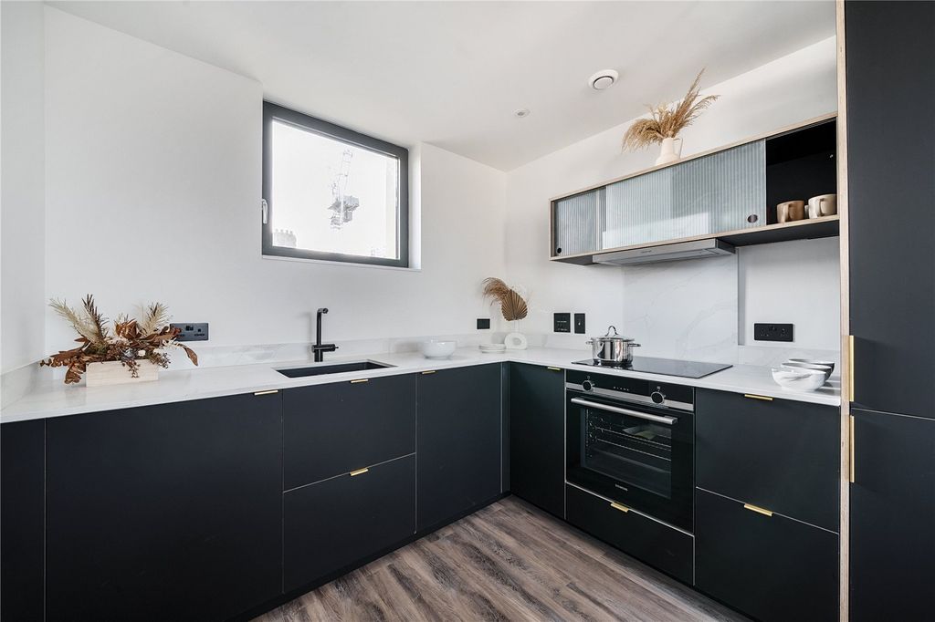 Property photo 3 of 22 Picture No. 01