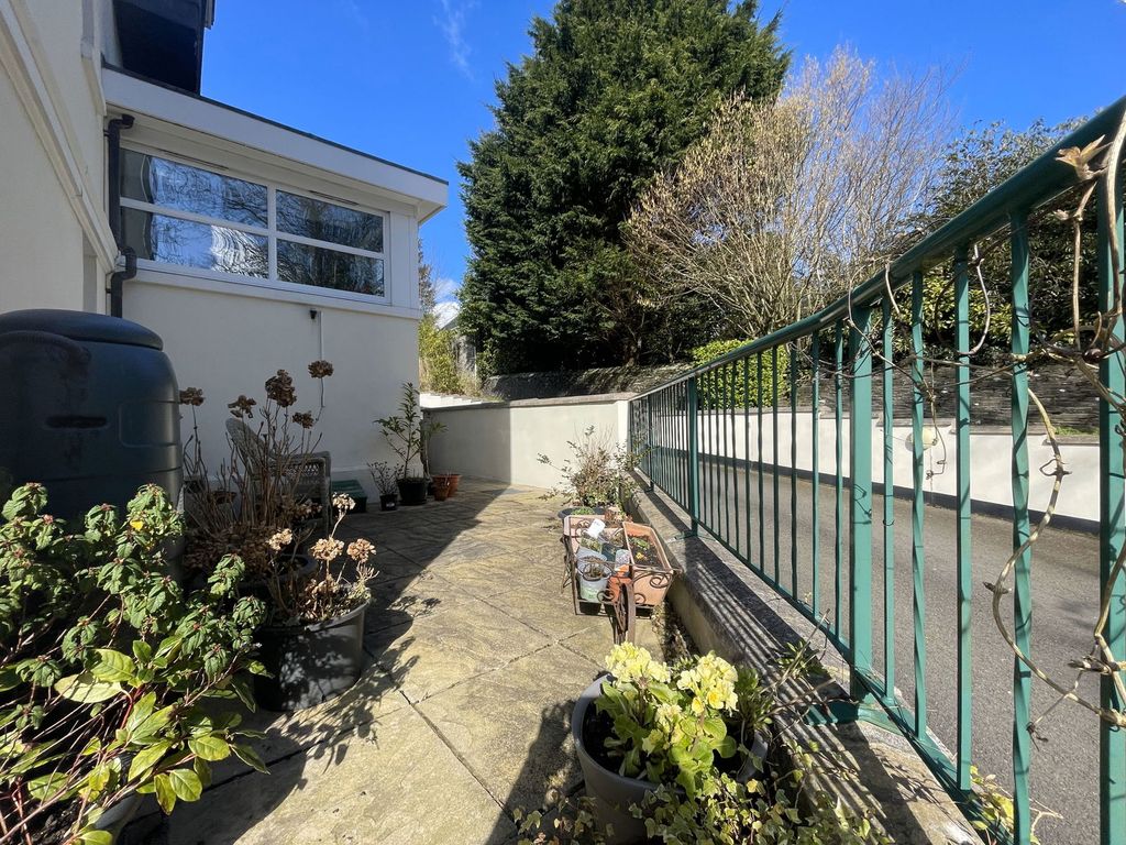 Property photo 2 of 20