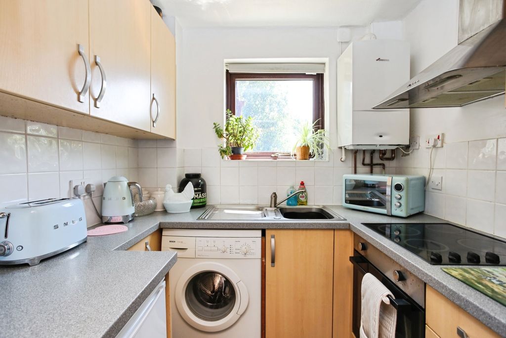 Property photo 2 of 10 Kitchen