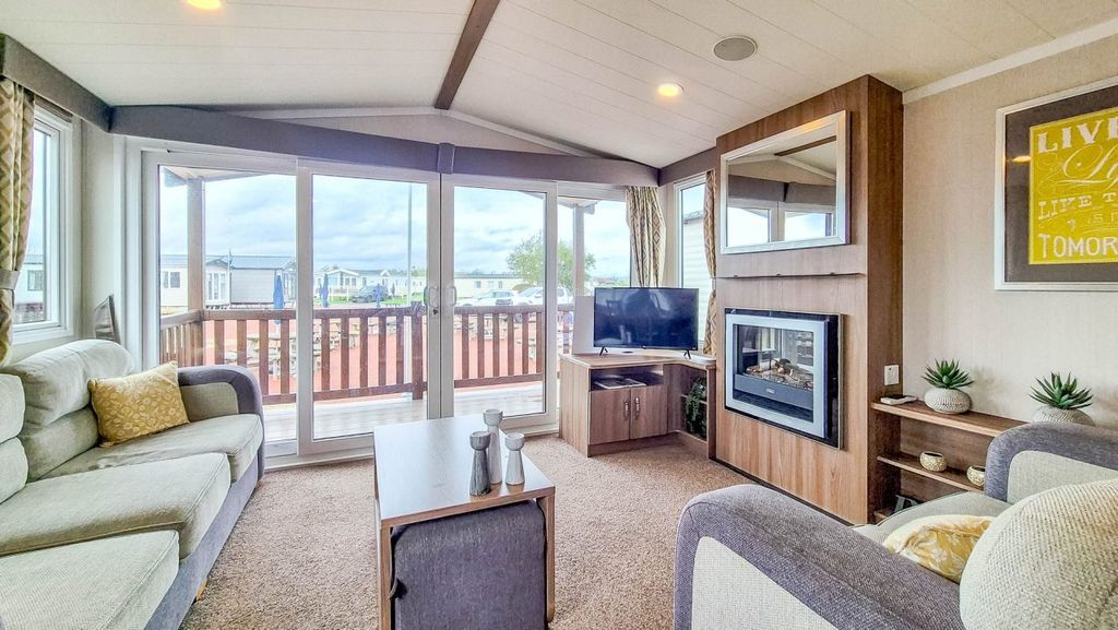 Property photo 3 of 21 Untitled 8