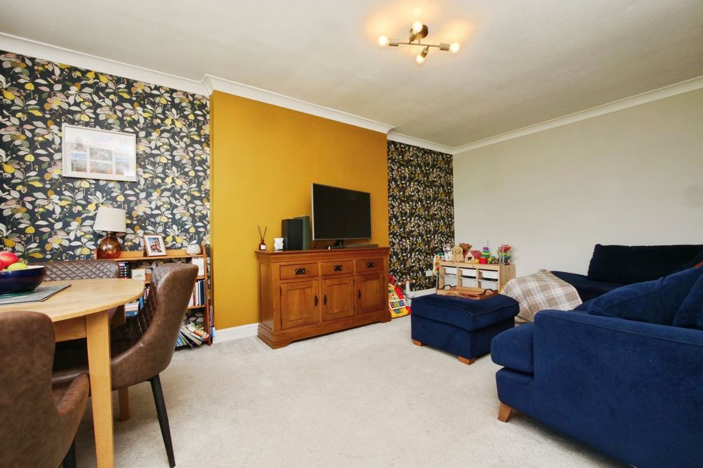Property photo 3 of 19 Pnmb0885