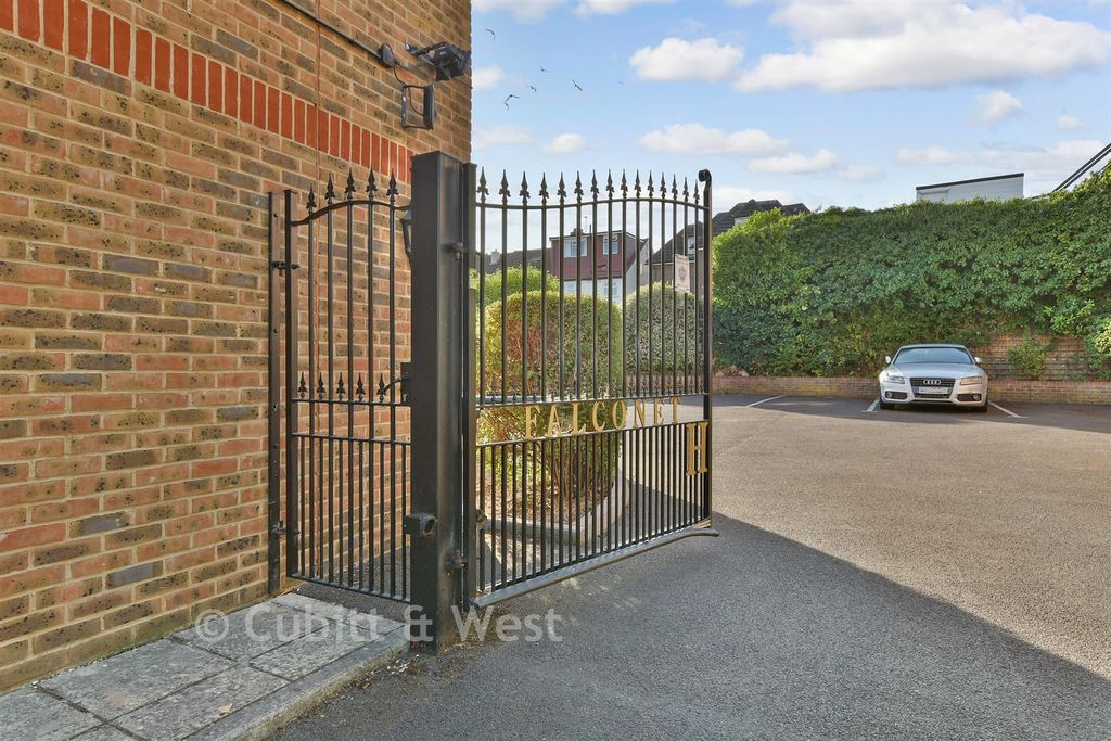Property photo 1 of 7 External Feature
