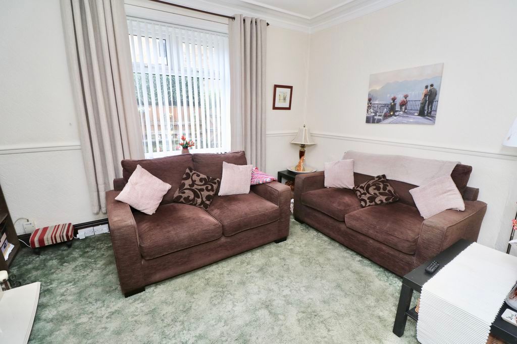 Property photo 2 of 11 Lounge