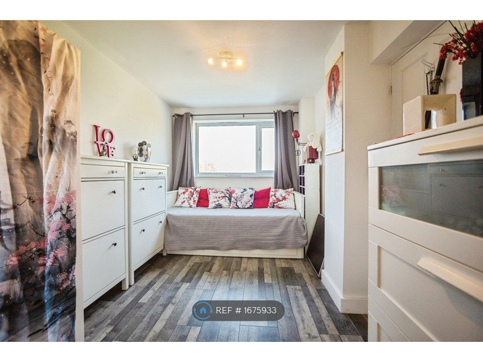 Property photo 3 of 15 Bedroom3