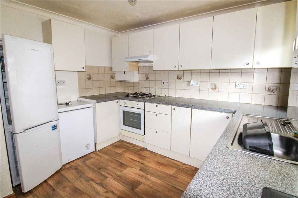 Property photo 3 of 9 Kitchen