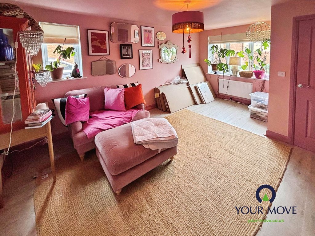 Property photo 2 of 14 Lounge