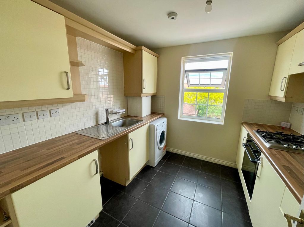 Property photo 3 of 9 Kitchen