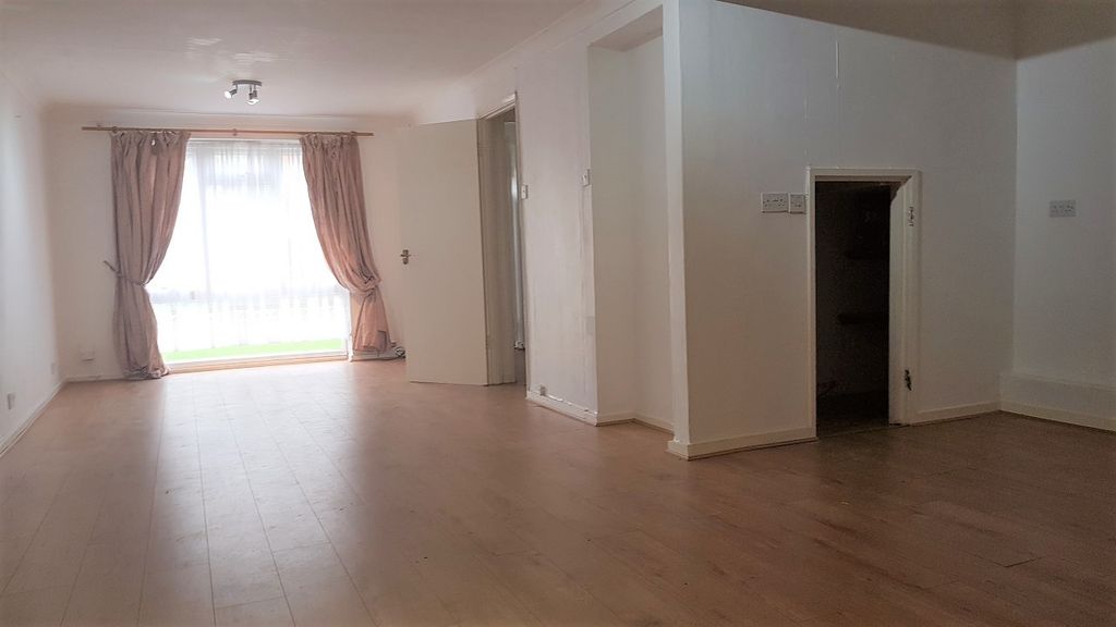 Property photo 3 of 10 Gallery