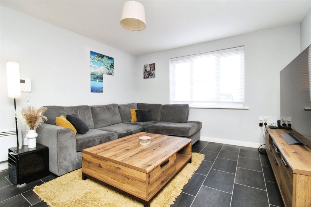 Property photo 3 of 8 Picture No. 12