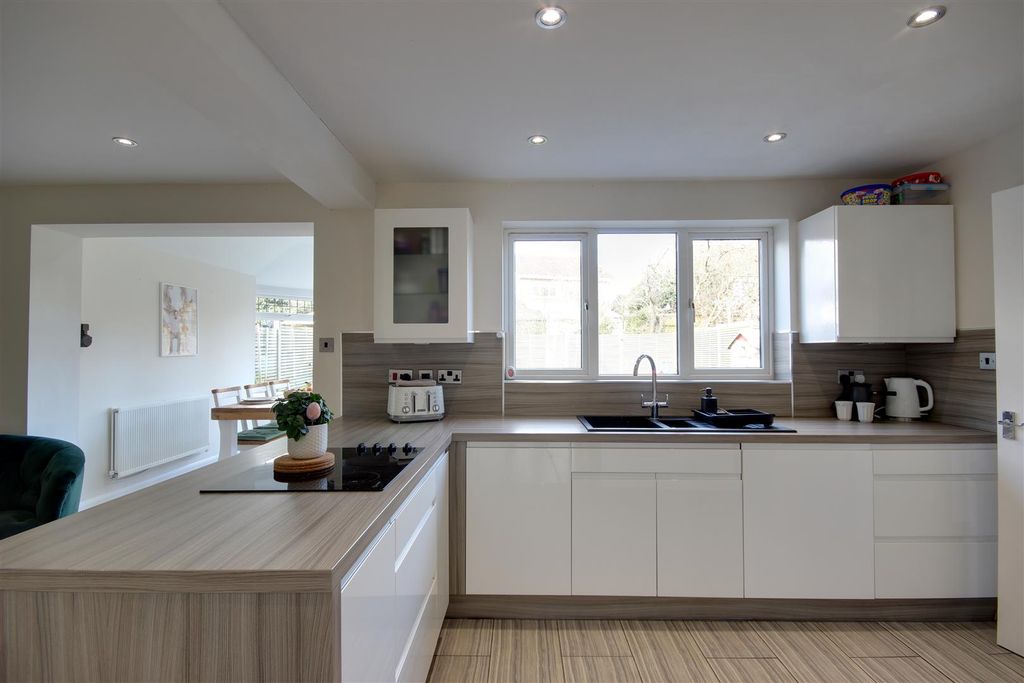 Property photo 1 of 16 Living Kitchen