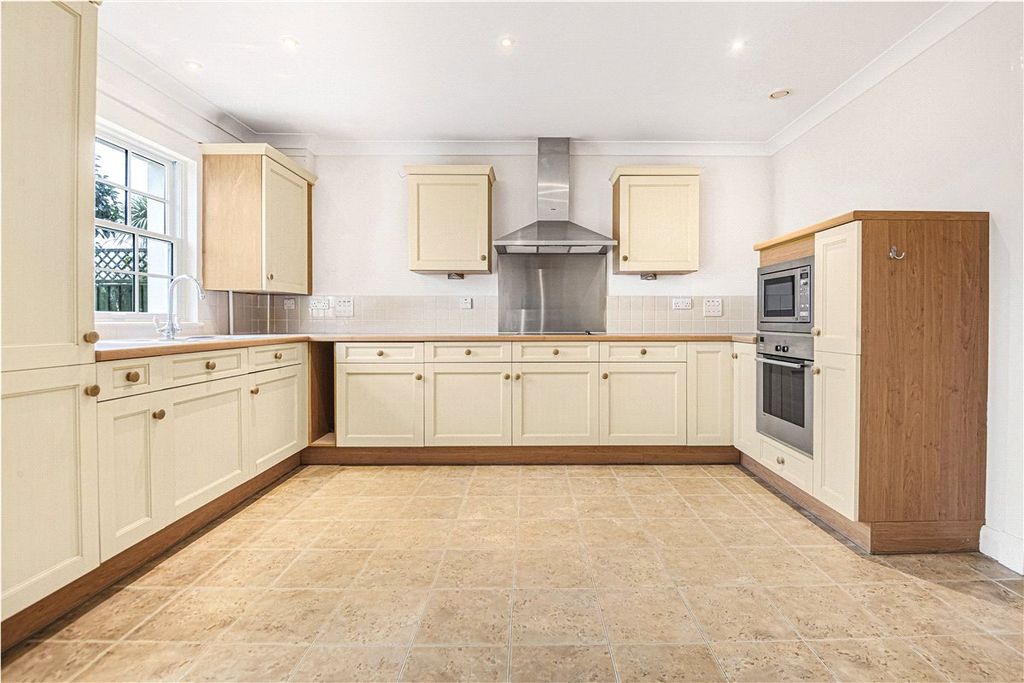 Property photo 3 of 21 Picture 3