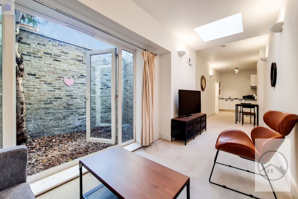 Property photo 2 of 8