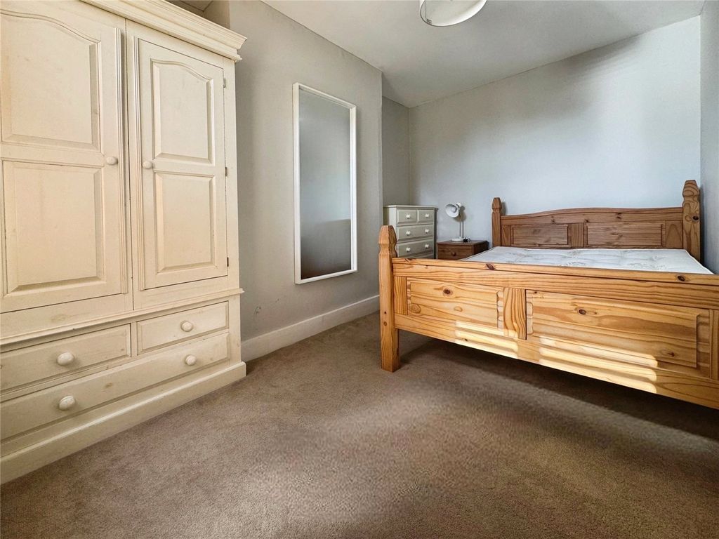Property photo 1 of 9 Bedroom