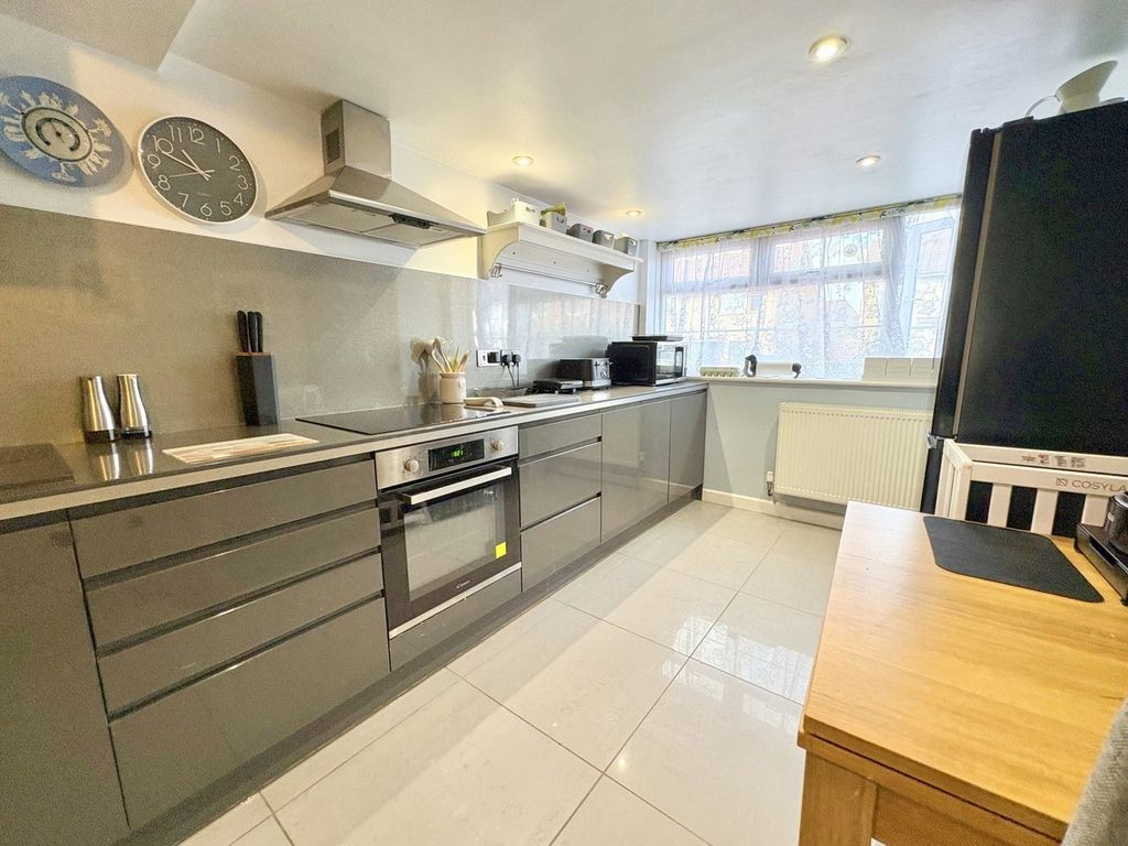 Property photo 2 of 24