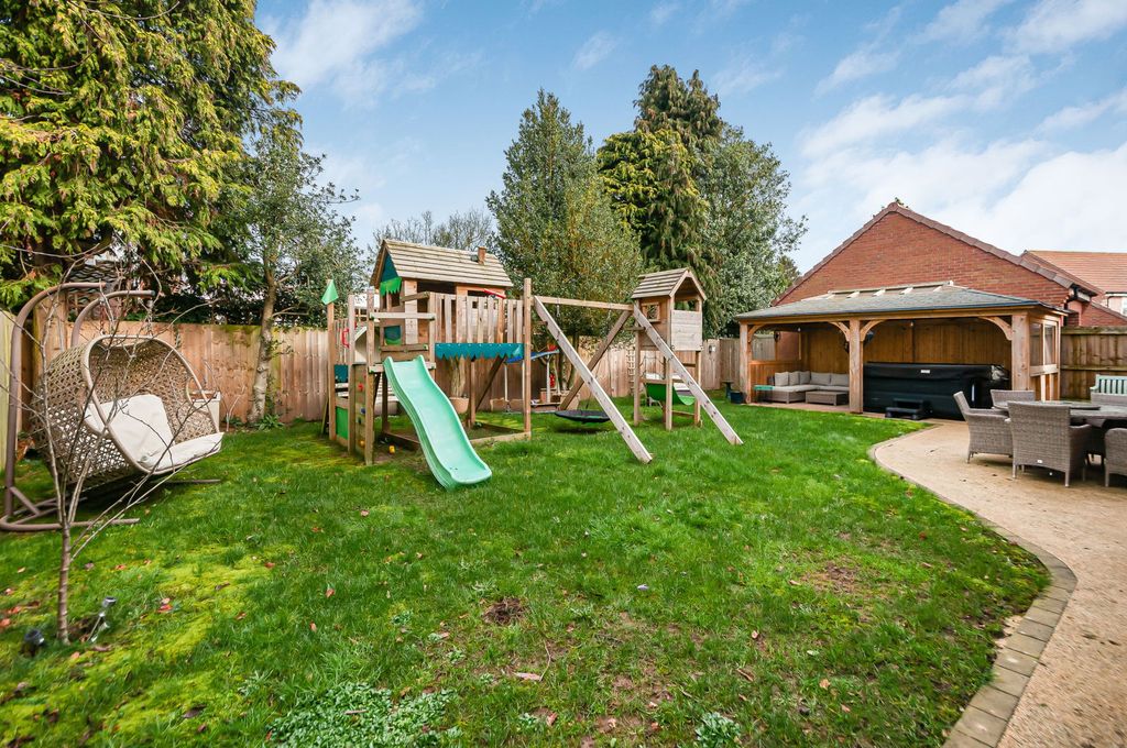 Property photo 2 of 19