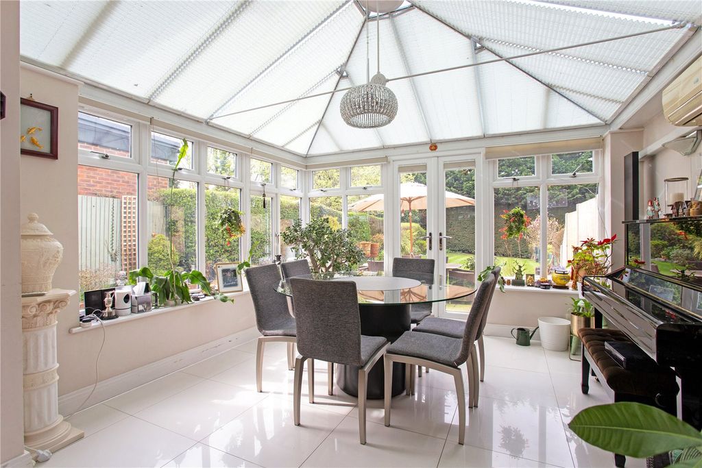 Property photo 2 of 10 Conservatory