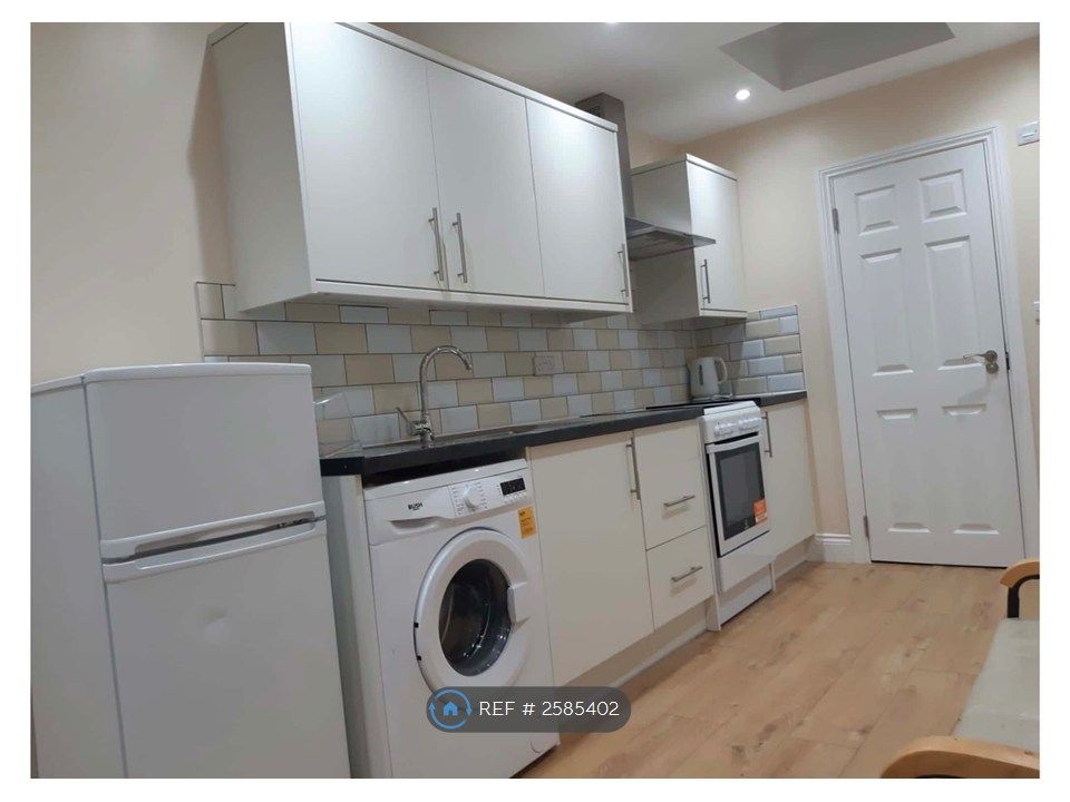 Property photo 2 of 6 Kitchen