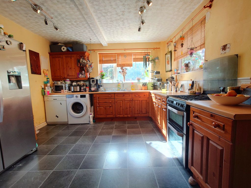 Property photo 3 of 32
