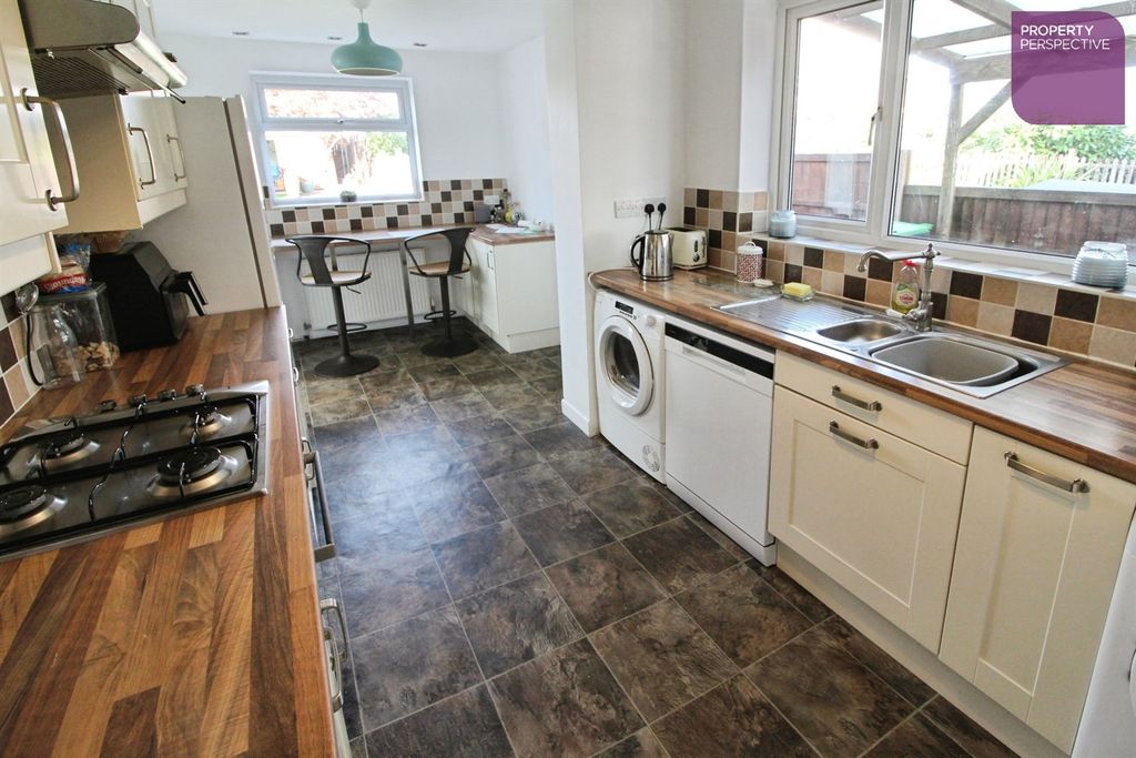 Property photo 3 of 14 Breakfast Kitchen