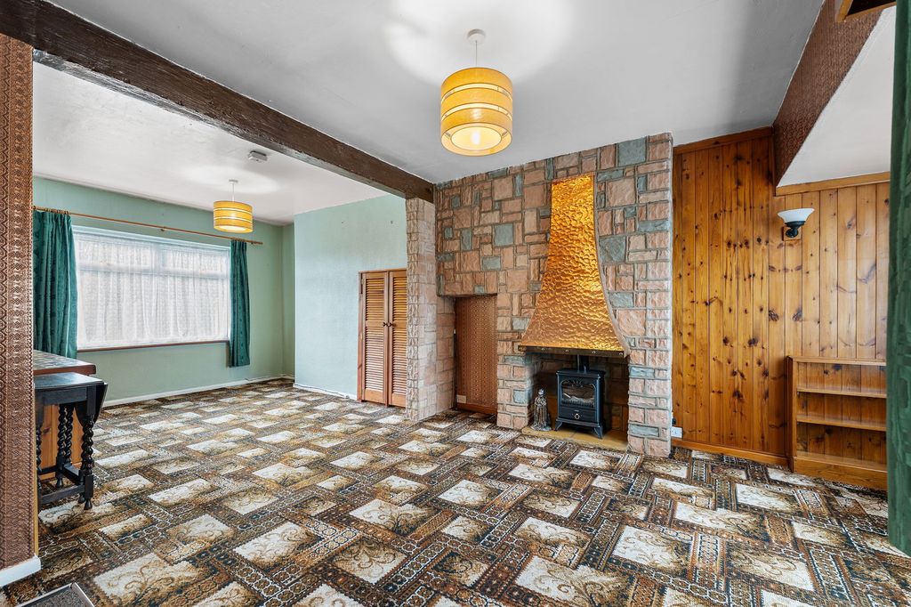 Property photo 3 of 25