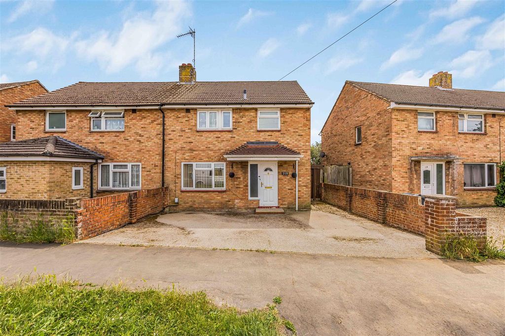 Property photo 1 of 17 Park House Farm Way, Havant-Small-Porticomarketing