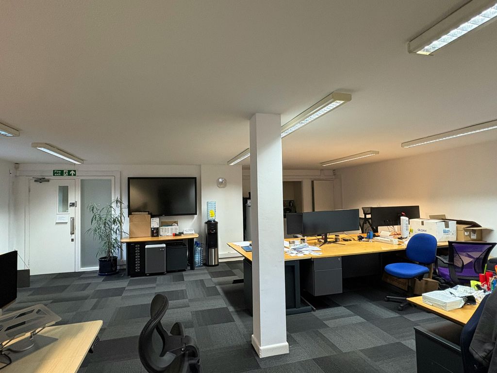 Property photo 2 of 11 Ground Floor