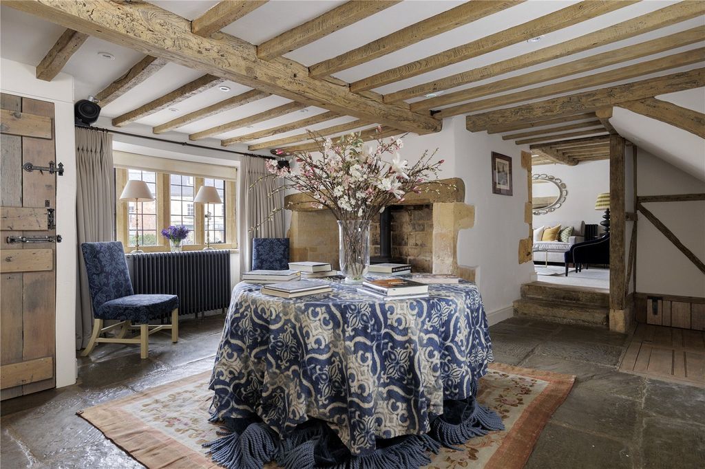 Property photo 3 of 16 Sitting Room