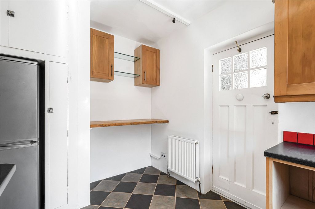 Property photo 3 of 12 Kitchen