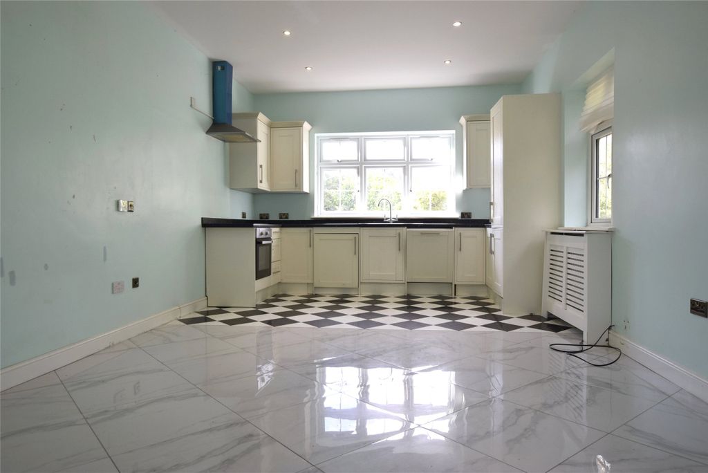 Property photo 3 of 15 Picture No. 02