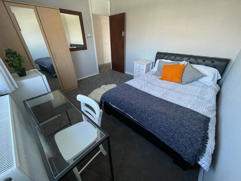 Property photo 1 of 12 Room 2- £800 Available From 19/09/2026