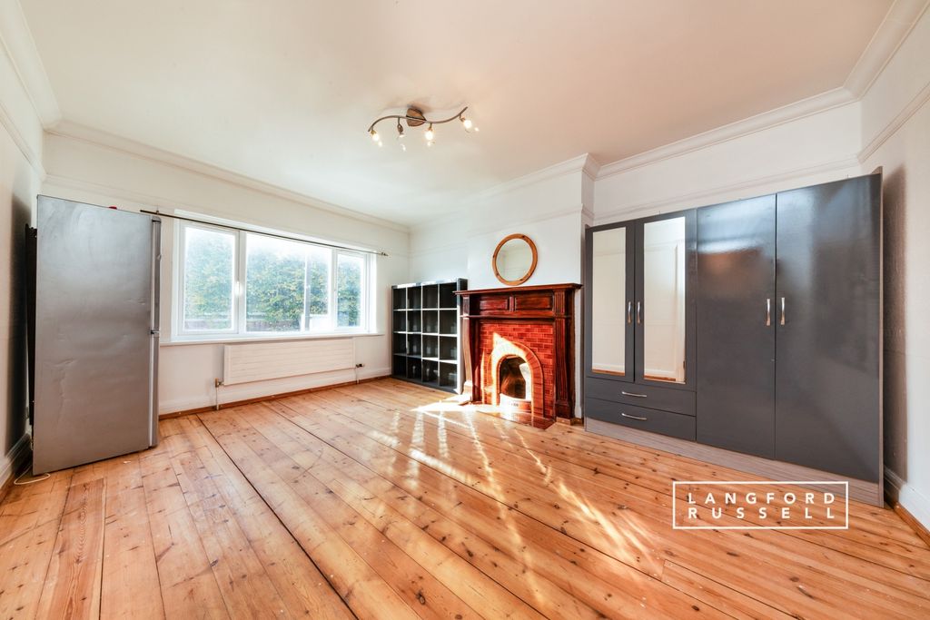 Property photo 3 of 10 Reception