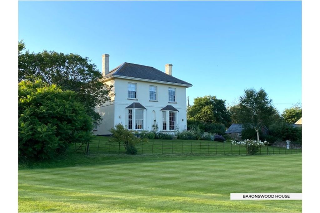 Property photo 2 of 101
