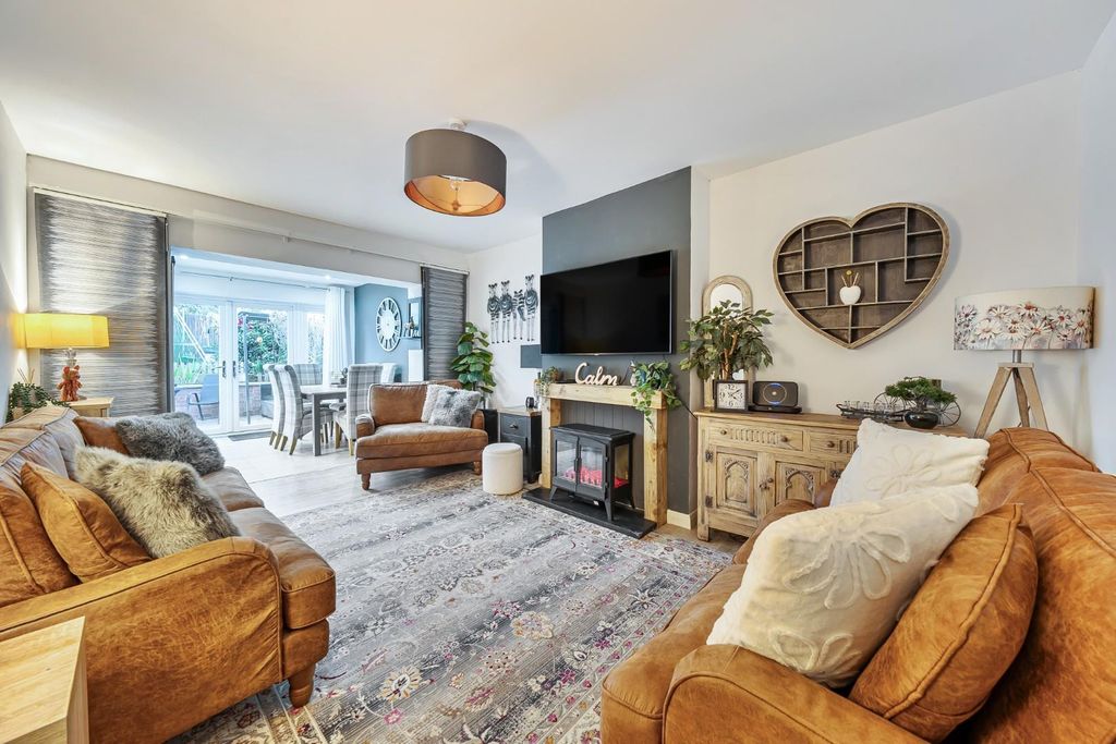 Property photo 3 of 18 1372771-9-6900Fbd04dc6A.Jpg