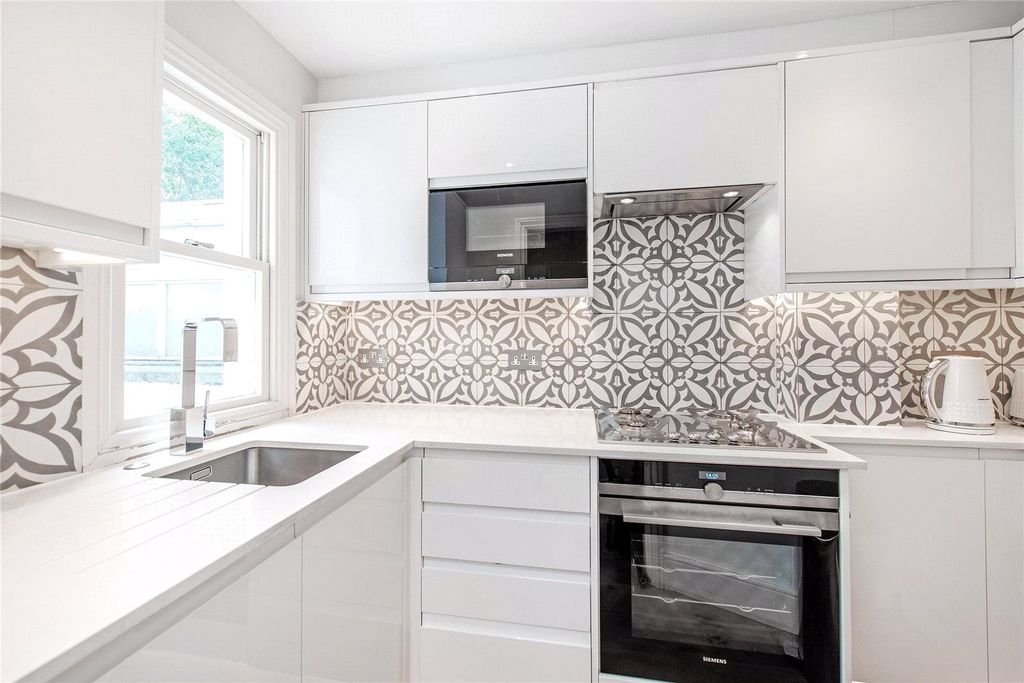 Property photo 2 of 12 Picture 2