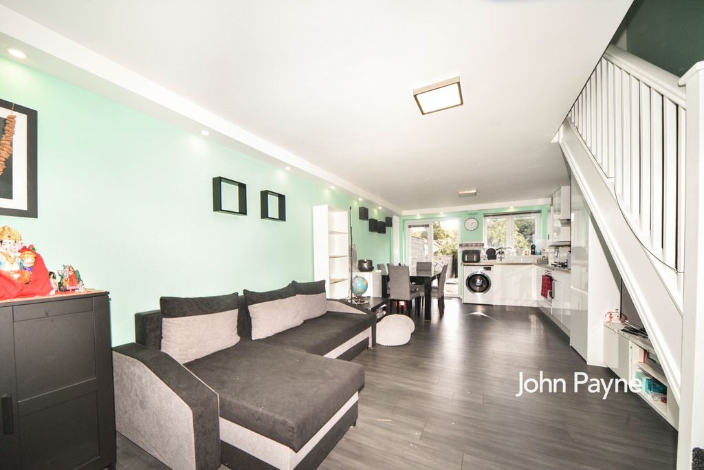 Property photo 3 of 11 Reception