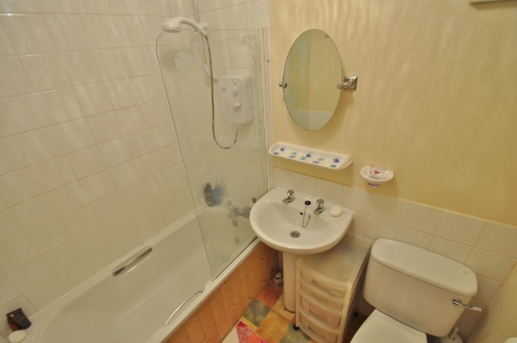 Property photo 3 of 4 Bathroom