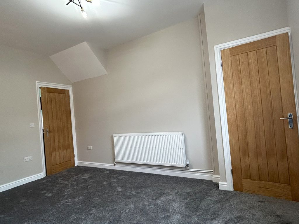 Property photo 3 of 23 Sitting Room