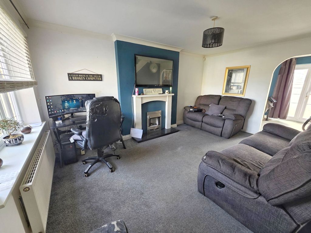 Property photo 3 of 13