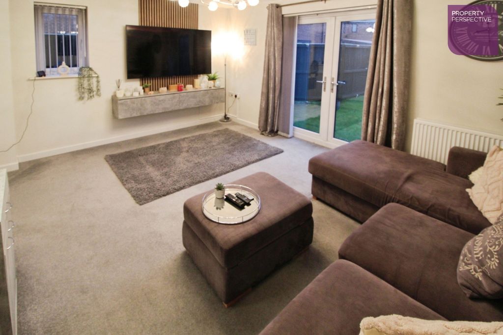 Property photo 2 of 11 Lounge