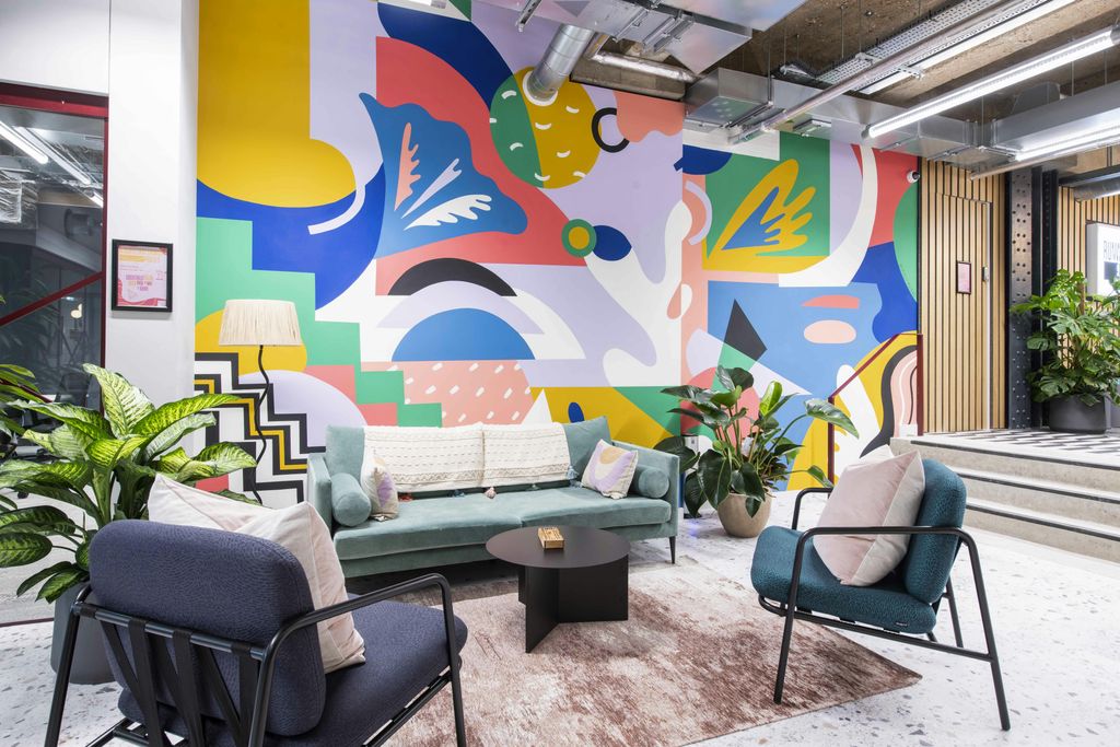 Property photo 3 of 18 Feature Wall.Jpg