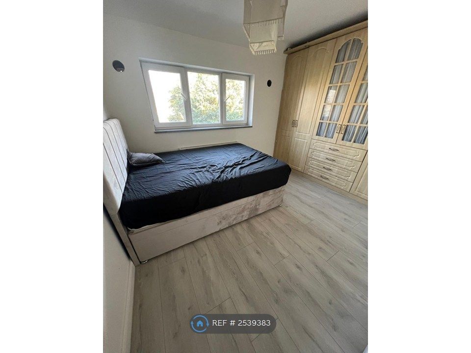 Property photo 3 of 4 Room 2 Double Bed